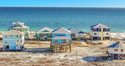 Across from Beach, Heated Private Pool, Ocean Views, Steps To Sand, Dog Friendly