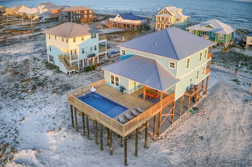 Across from Beach, Heated Private Pool, Ocean Views, Steps To Sand, Dog Friendly