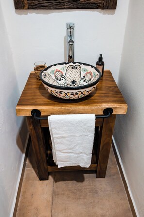 Standard Double Room, Balcony, Lagoon View | Bilik Mandi | Pancuran mandi, hulu semburan mandi hujan, bidet, tuala disediakan 
