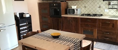 Kühlschrank, Ofen, Herdplatte, Geschirrspüler