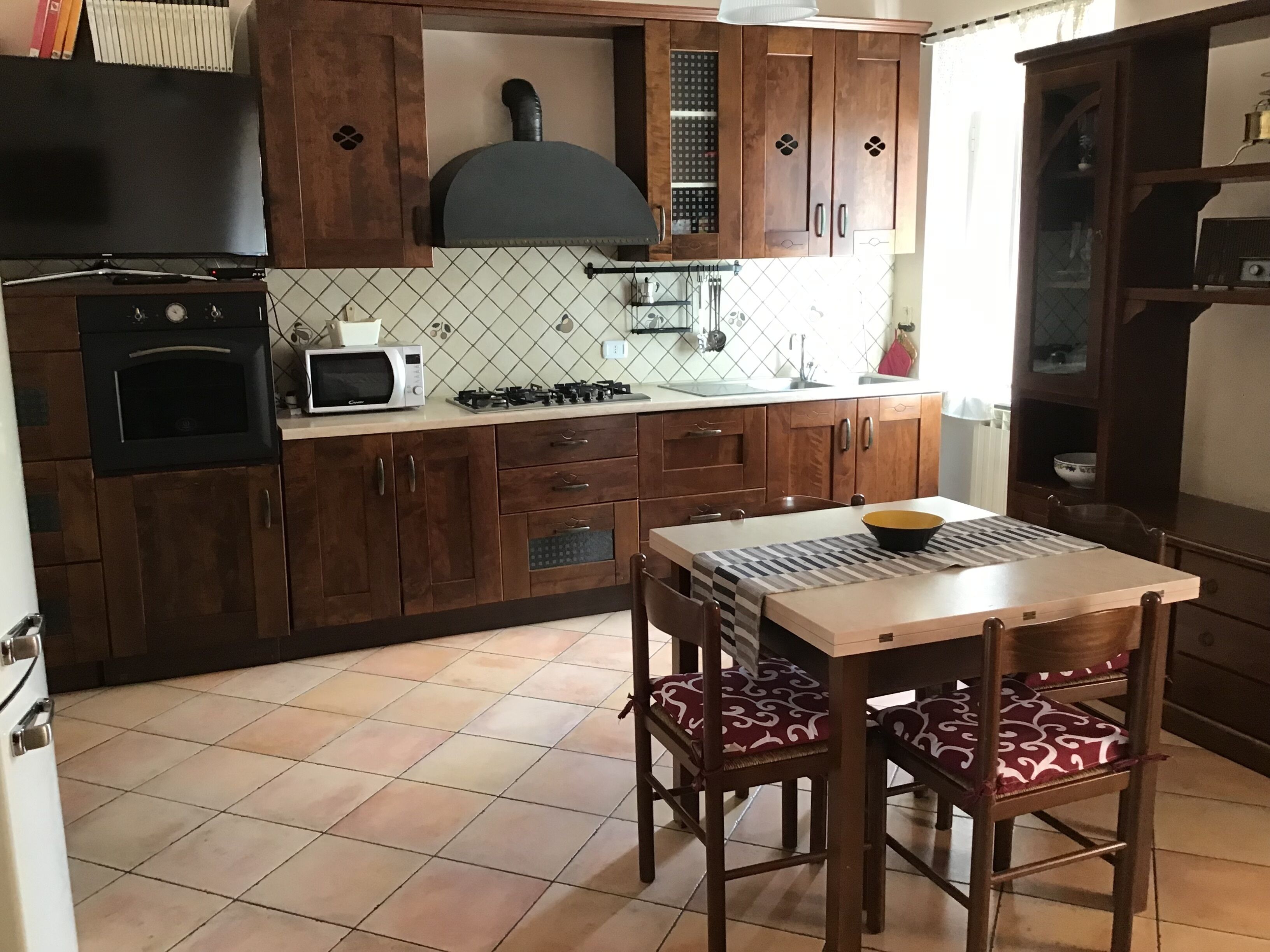 Kylskåp, ugn, spishäll och diskmaskin