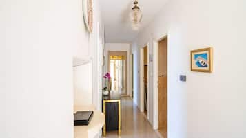 Appartement (Three-Bedroom Apartment with Balcony ) | Intérieur