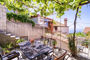 Apartment (Three-Bedroom Apartment with Balcony ) | Terrace/patio