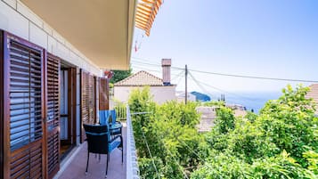 Lägenhet (Three-Bedroom Apartment with Balcony ) | Balkong