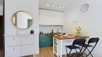 Fridge, microwave, stovetop, electric kettle