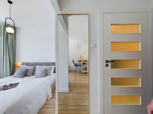 Modern Apartment for 4 Persons | Garage Parking and Balcony