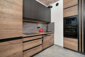 Kühlschrank, Mikrowelle, Ofen, Herdplatte