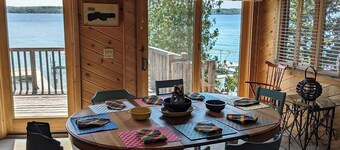 Direct Crystal Lake sandy swimming home. Kayaks, dock, firepit, AC. Dog ok