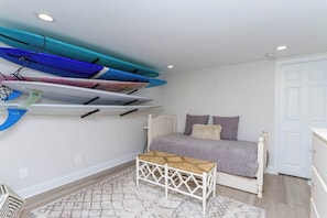 3 bedrooms, desk, iron/ironing board, travel crib