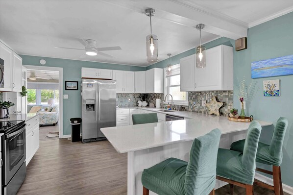 Refrigerador, microondas, horno, lavavajillas