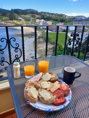 Outdoor dining - Luxury Penthouse Vicedo With Amazing sea View (O Vicedo)