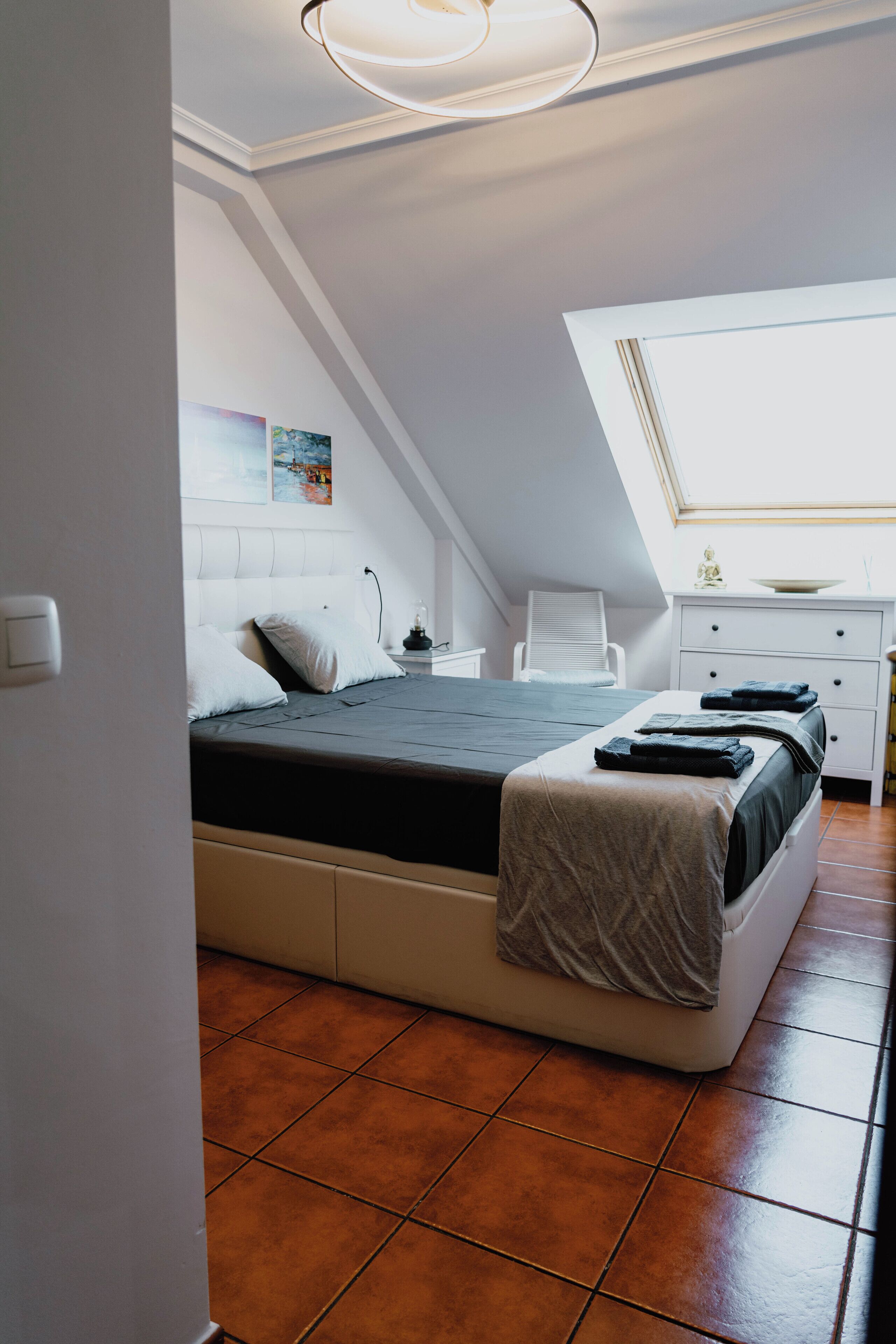 3 dormitoris, planxa i posts de planxar, un bressol de viatge i wifi 