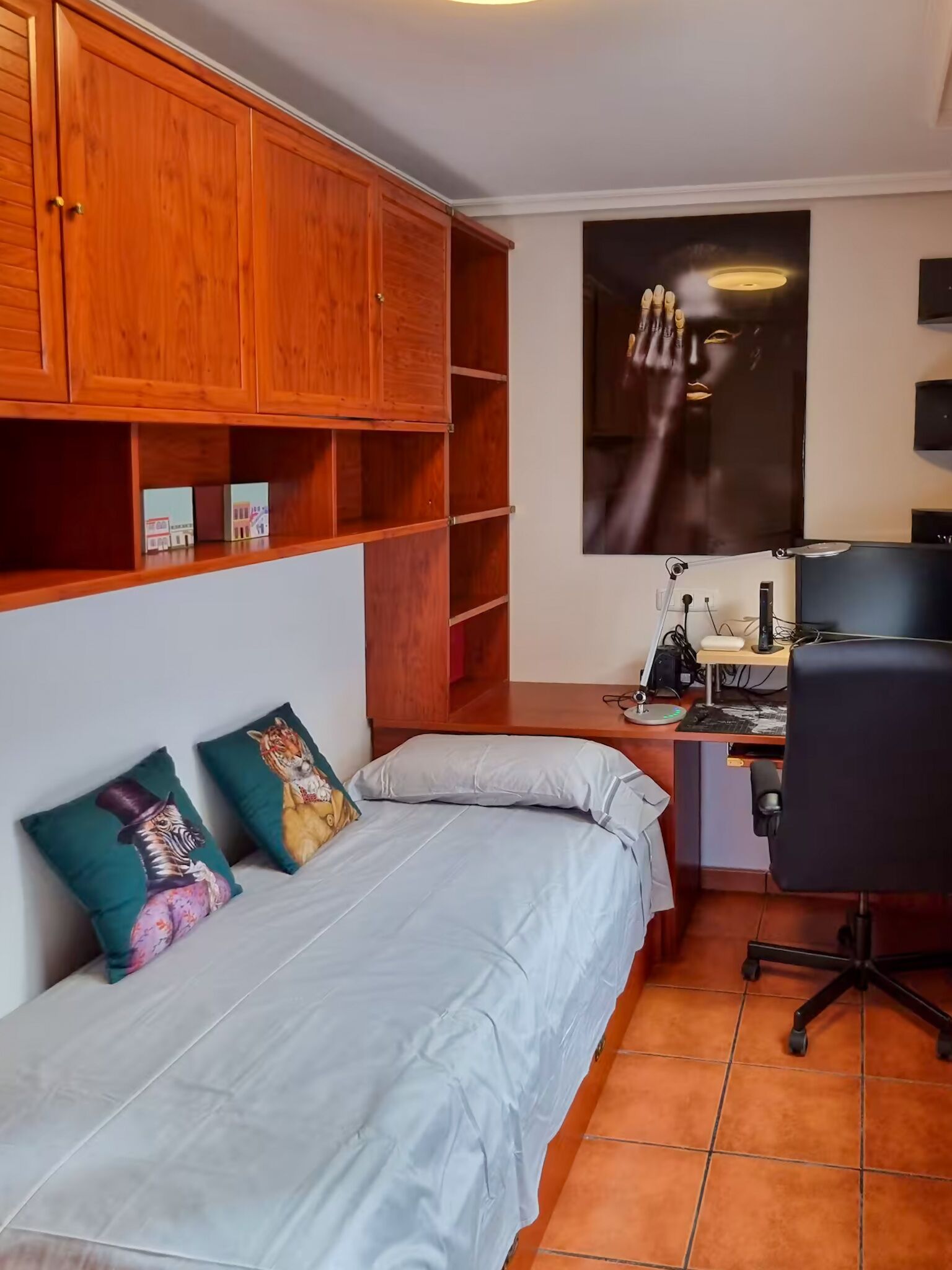 4 bedrooms, iron/ironing board, travel cot, WiFi