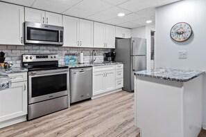 Wasserkocher mit Kaffee-/Teezubehör