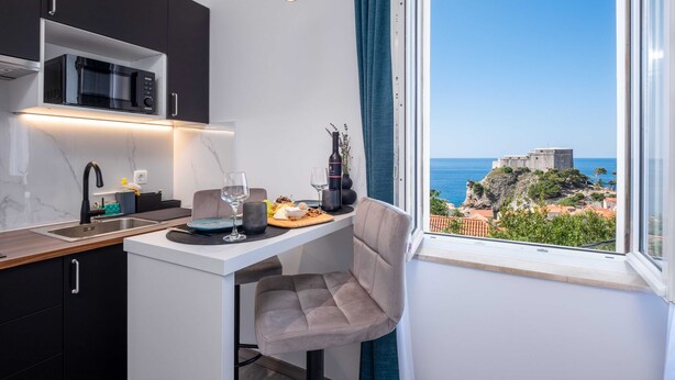 Studiolejlighed (Superior Studio with Sea and city vie) | Spisestue