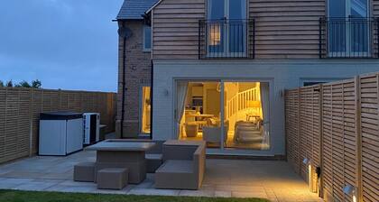 Luxury House | No.1 The Hides
