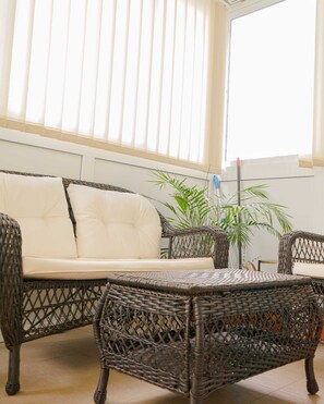 Apartemen (One Bedroom Apartment with Balcony) | Teras/patio