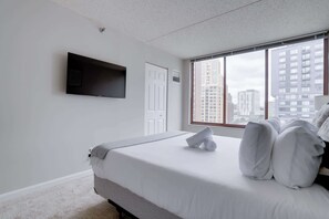 2 slaapkamers, een bureau, een strijkplank/strijkijzer, wifi