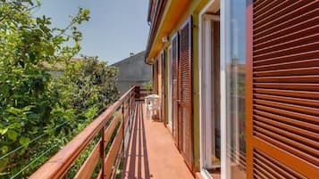 Apartamento (Three Bedroom Apartment with Terrace ) | Sacada