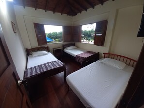 Chambre Familiale, vue cour intérieure