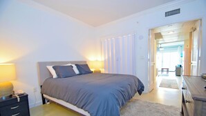 1 chambre, fer et planche à repasser, accès à Internet