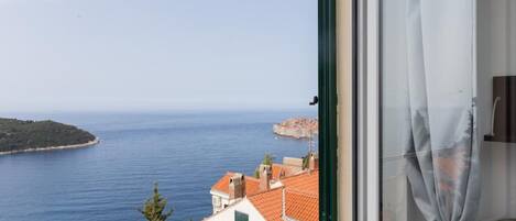 Apartment (One Bedroom Apartment with Sea View a) | View from room