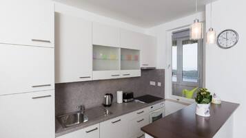 Departamento (One Bedroom Apartment with Sea View a) | Cocina privada | Refrigerador