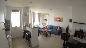 アパートメント (One Bedroom Apartment with Sea View a) | リビングルーム