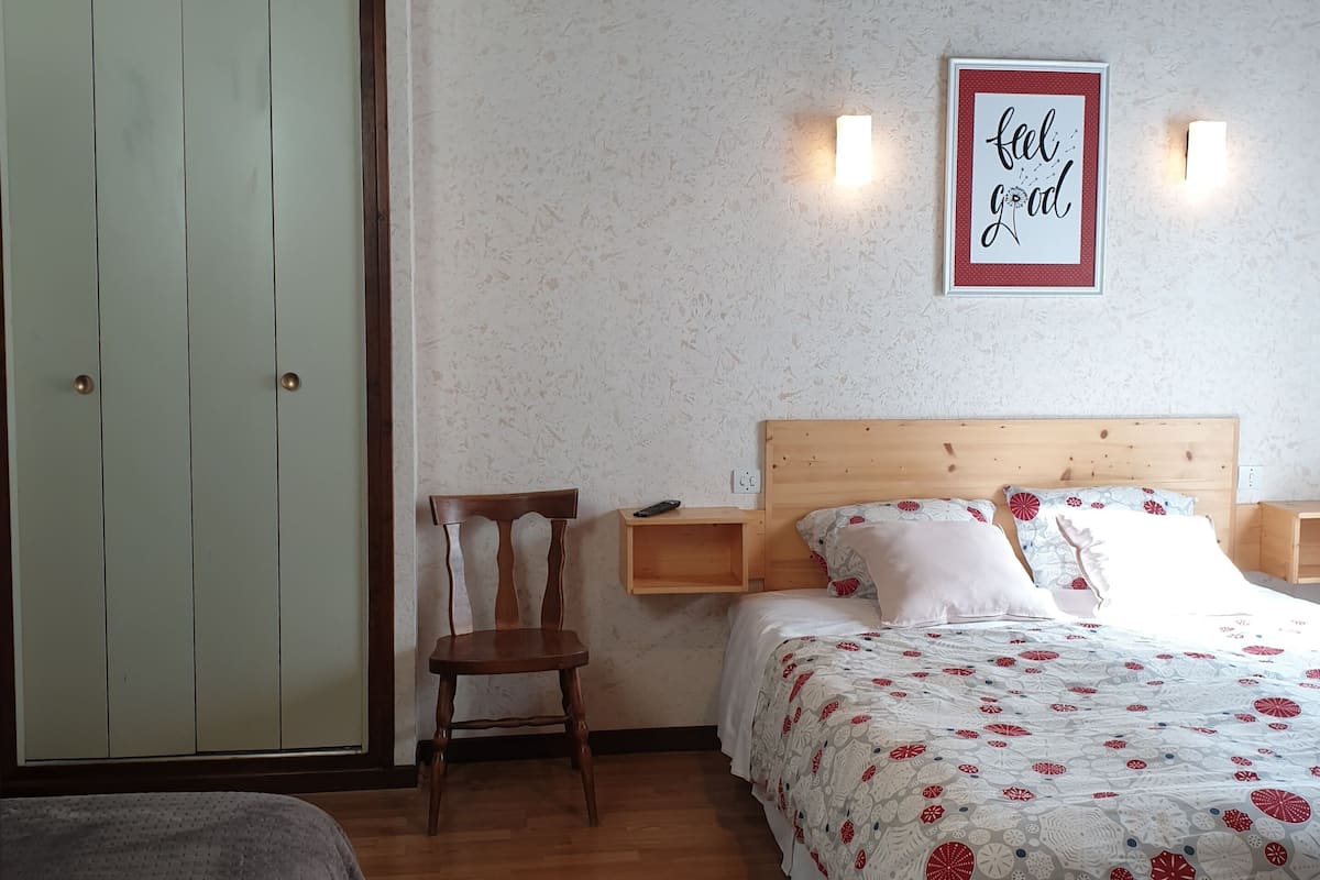 Triple Room, Mountain View | Laptop workspace, blackout drapes, iron/ironing board, free WiFi
