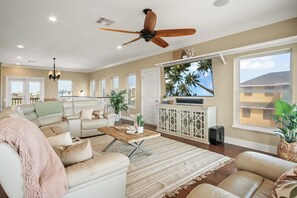 Smart-TV, Tischtennisplatte, Stereoanlage