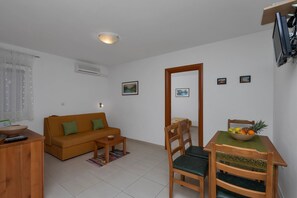 Apartment (One Bedroom Apartment) | Living room
