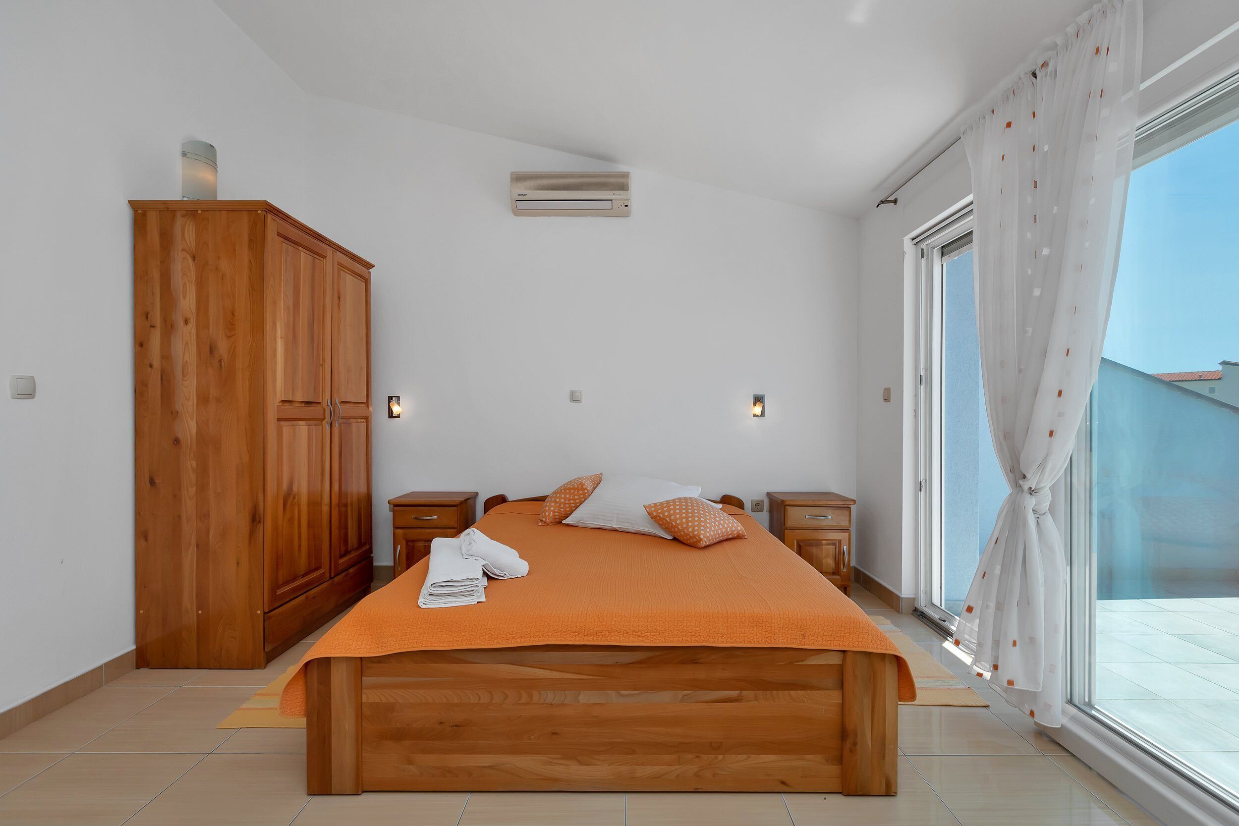 Studio (Studio with Balcony) | 8 bedrooms, cribs/infant beds, free WiFi