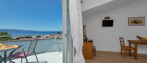 Studio (Studio with Balcony) | Interior