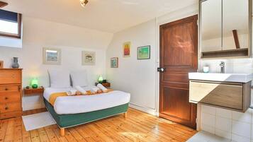 6 Schlafzimmer, BĂŒgeleisen/BĂŒgelbrett, Reisekinderbett, WLAN