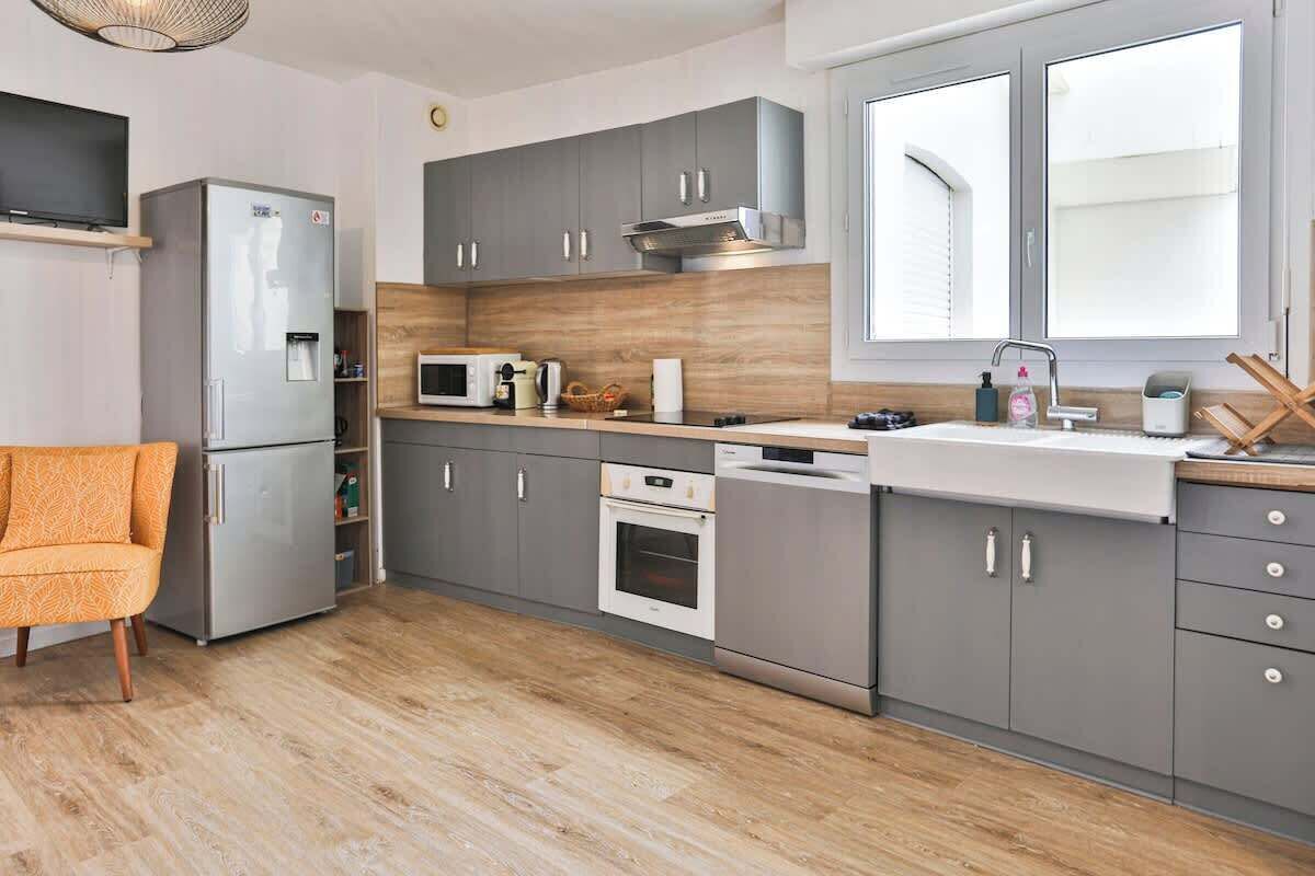 Réfrigérateur, micro-ondes, four, lave-vaisselle