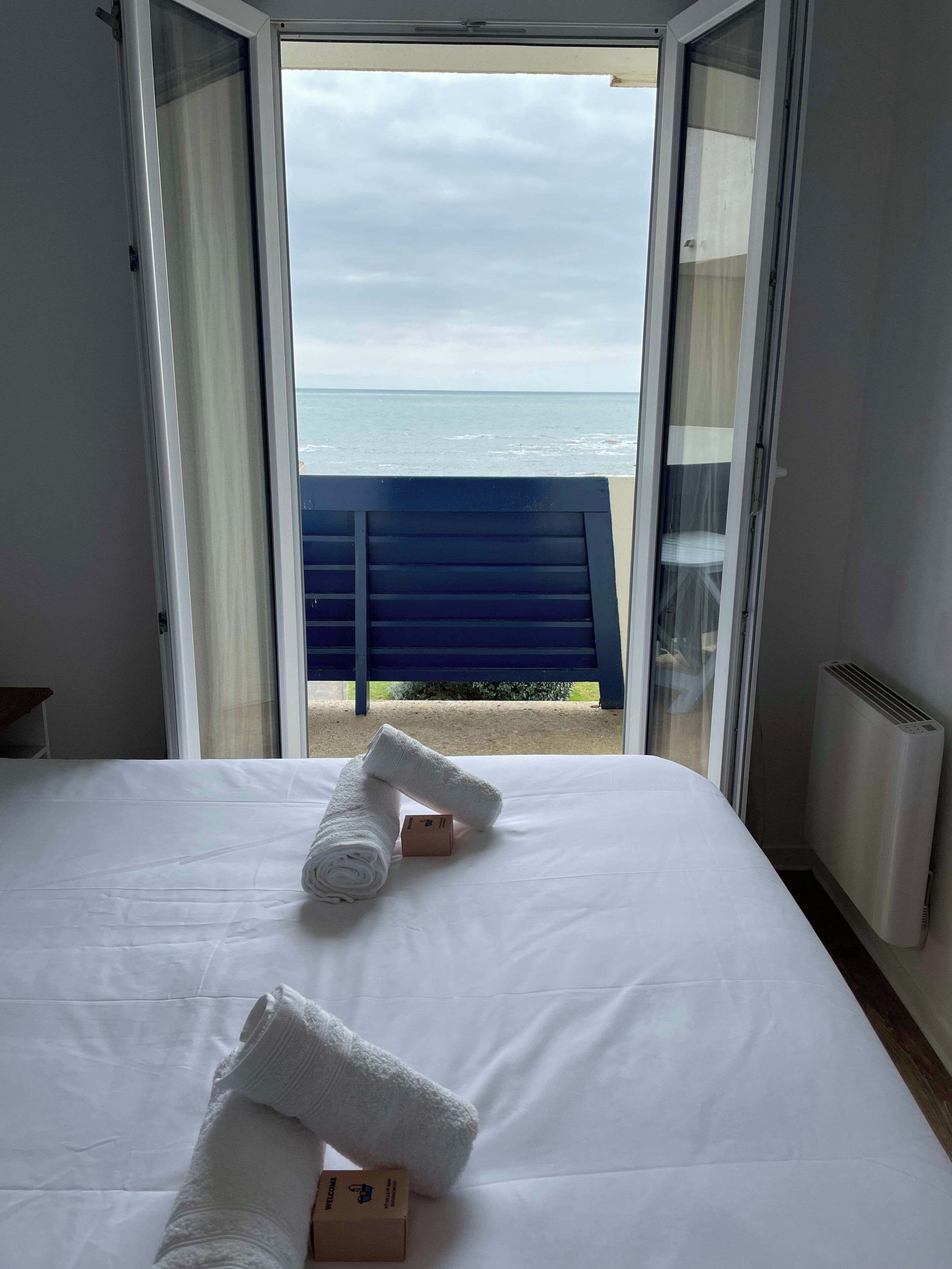 2 bedrooms, desk, iron/ironing board, travel crib