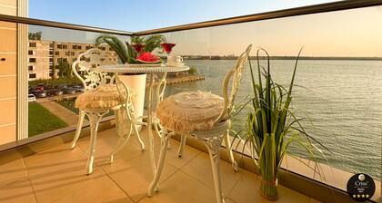 Deluxe Criss Solid Residence Mamaia