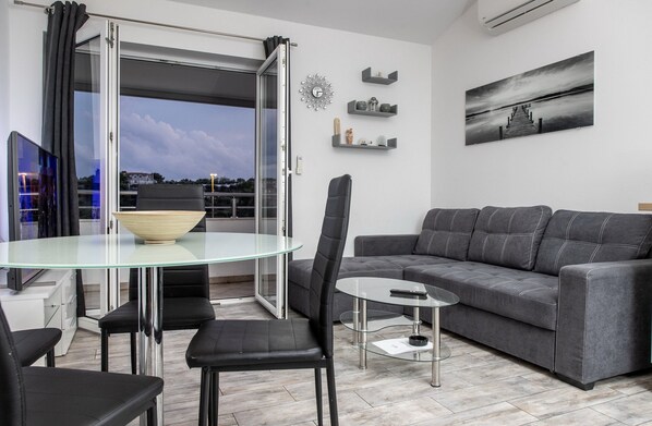 Apartment (Two Bedroom Apartment with Balcony) | Living room - Apartment Mia (Split)