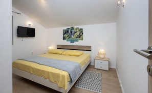 Huoneisto (Two Bedroom Apartment with Balcony) | 2 makuuhuonetta, vauvansängyt, ilmainen Wi-Fi