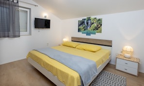 Huoneisto (Two Bedroom Apartment with Balcony) | 2 makuuhuonetta, vauvansängyt, ilmainen Wi-Fi