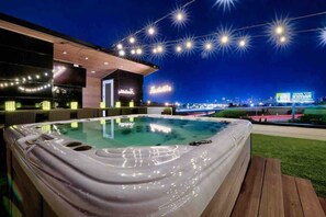 Pool - Huge Ultimate Lux! 16 Beds-Hot Tub & Elevator! (Nashville)