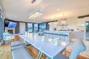 Interior - Huge Ultimate Lux! 16 Beds-Hot Tub & Elevator! (Nashville)