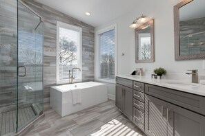 Shower, hair dryer - Huge Luxe Home! 11 Beds - Rooftop Fire pit! (Nashville)