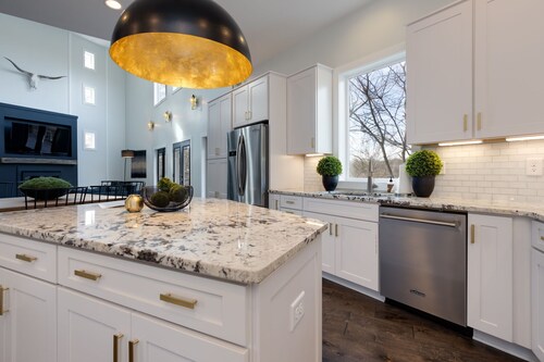 Huge Luxe Home! 11 Beds - Rooftop Fire pit!