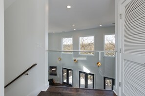 Interior - Huge Luxe Home! 11 Beds - Rooftop Fire pit! (Nashville)