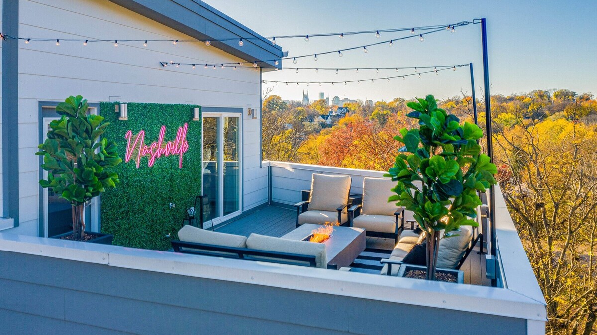 Huge Luxe Home! 11 Beds - Rooftop Fire pit!