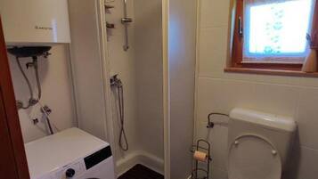 House (Two Bedroom Holiday Home with Terrace) | Bathroom | Shower, towels