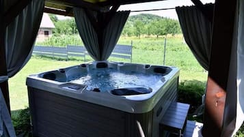 Casa (Two Bedroom Holiday Home with Terrace) | Tina de hidromasaje privada