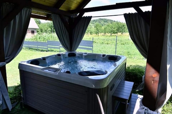 Maison (Two Bedroom Holiday Home with Terrace) | Bain à remous privé