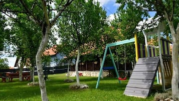 單棟房屋 (Two Bedroom Holiday Home with Terrace) | 露台/庭院